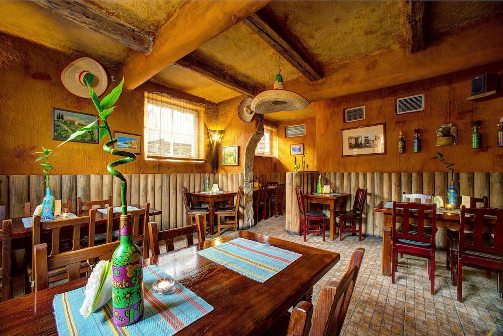 Xavito Bed & Breakfast Sanok Bagian luar foto