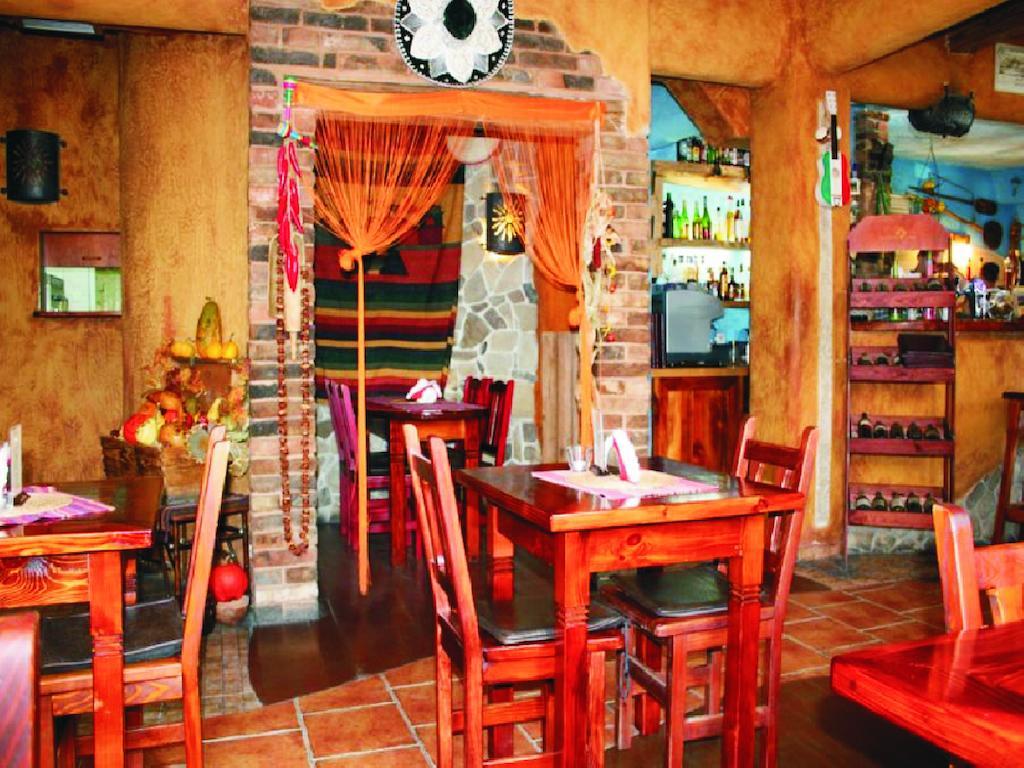 Xavito Bed & Breakfast Sanok Bagian luar foto